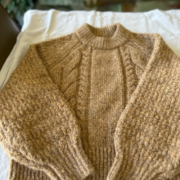 Universal thread sweater - Picture 2 of 9